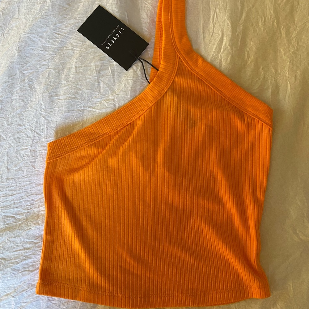 Lioness crop top